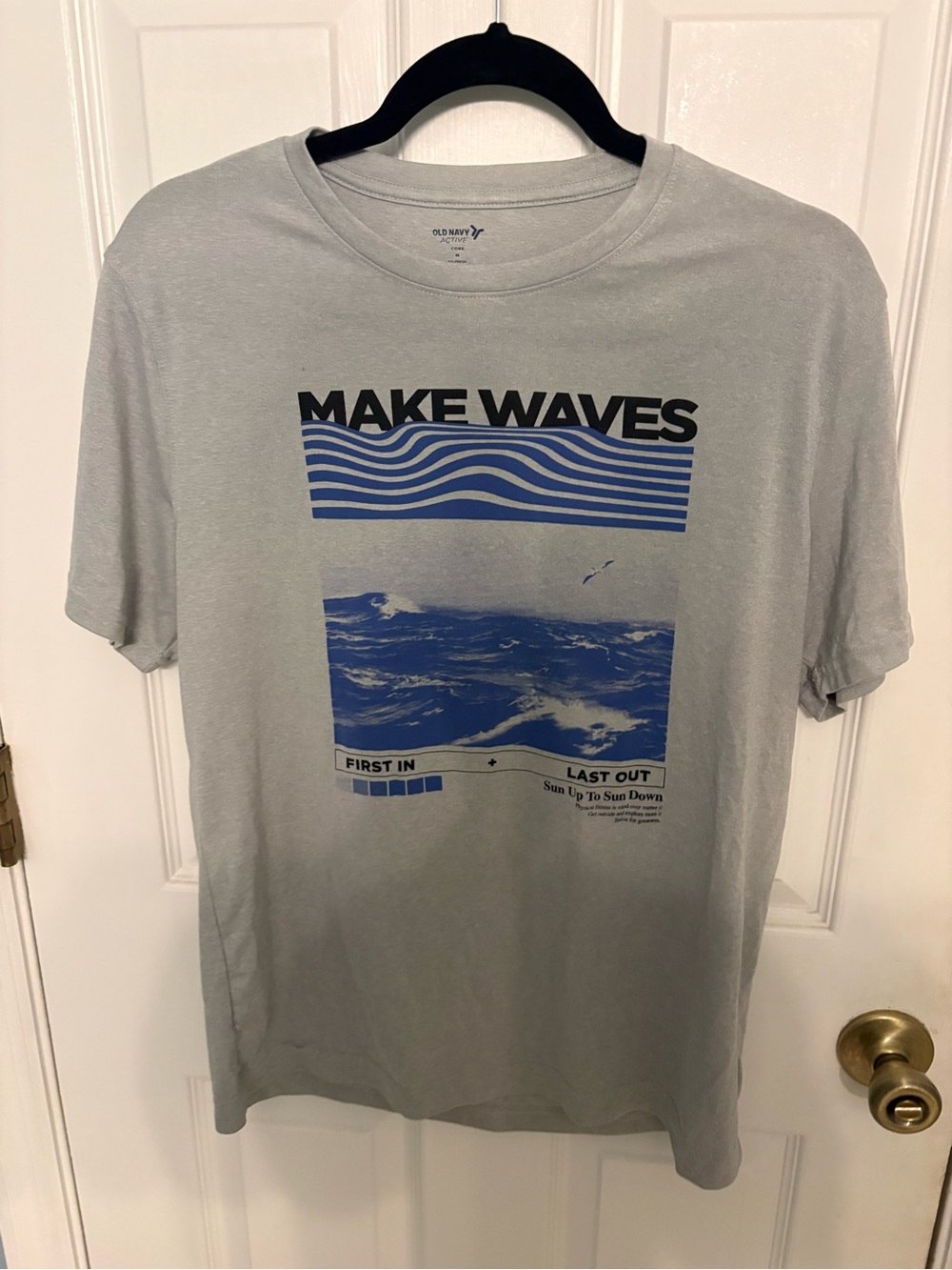 Old Navy Active Make Waves Graphic Tee